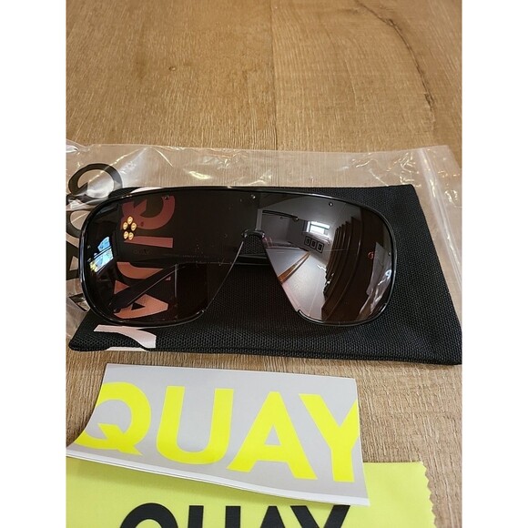 Quay Australia Center Stage Sunglasses No-NS-1845 Black/Chpa ID:73378 - Picture 2 of 5